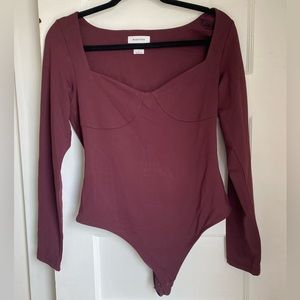ARITZIA BABATON LANGE BODYSUIT SIZE LARGE RICH MAROON